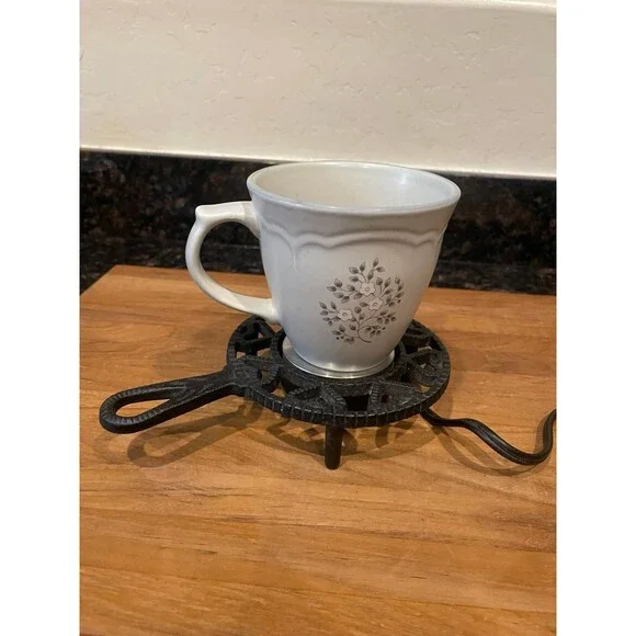Williamsburg Cast Iron Electric Warmer trivet - Picture 6 of 6